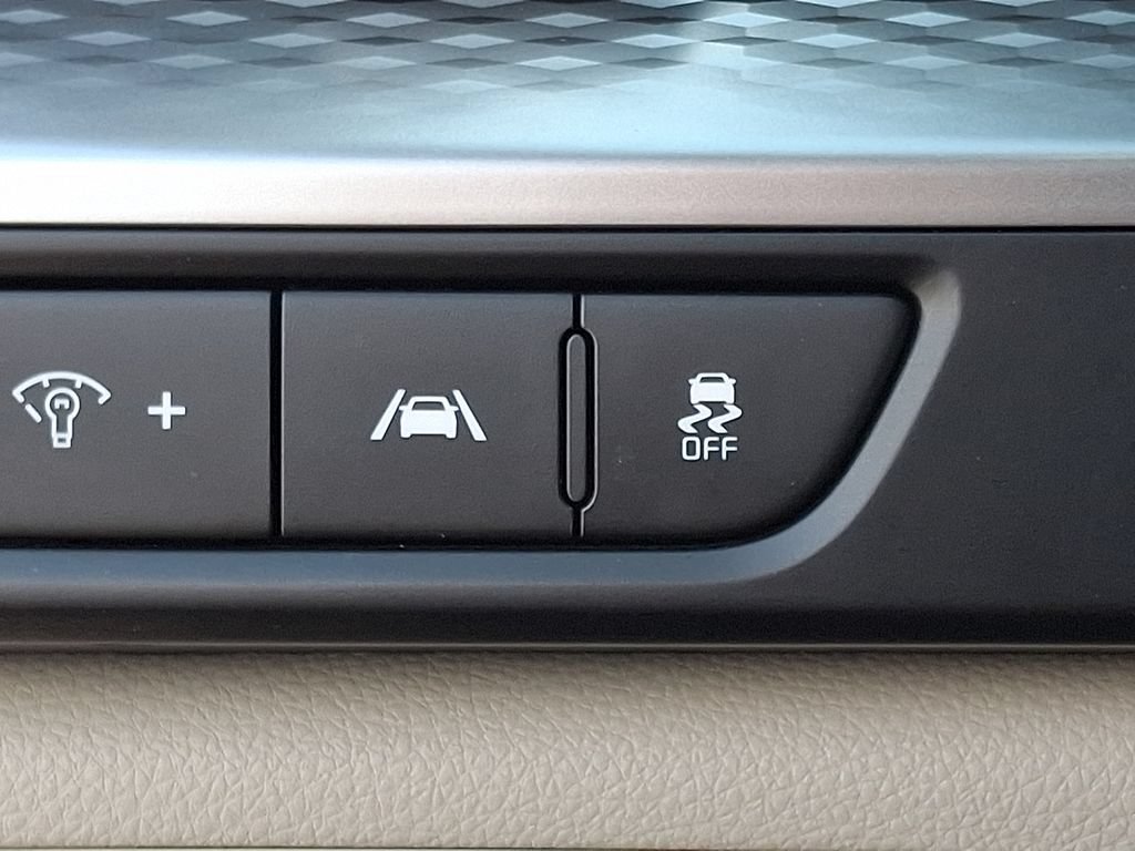 Used 2024 Kia Carnival LX FWD image 27