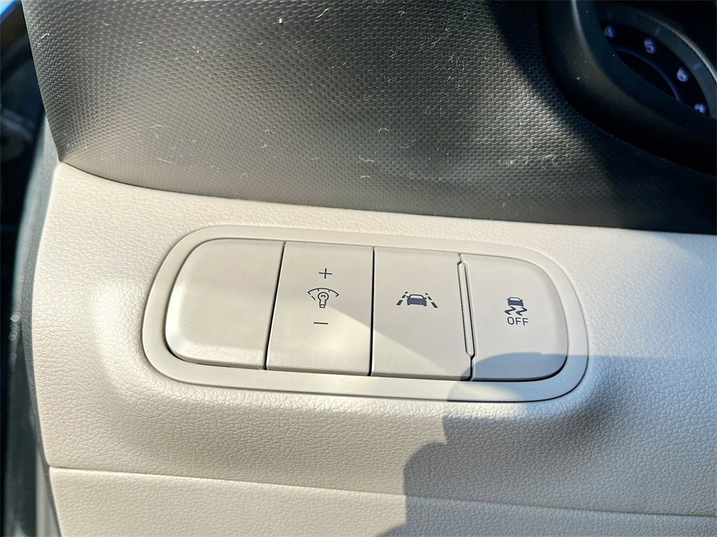 Used 2022 Hyundai Venue SEL w/ Cargo Package image 10