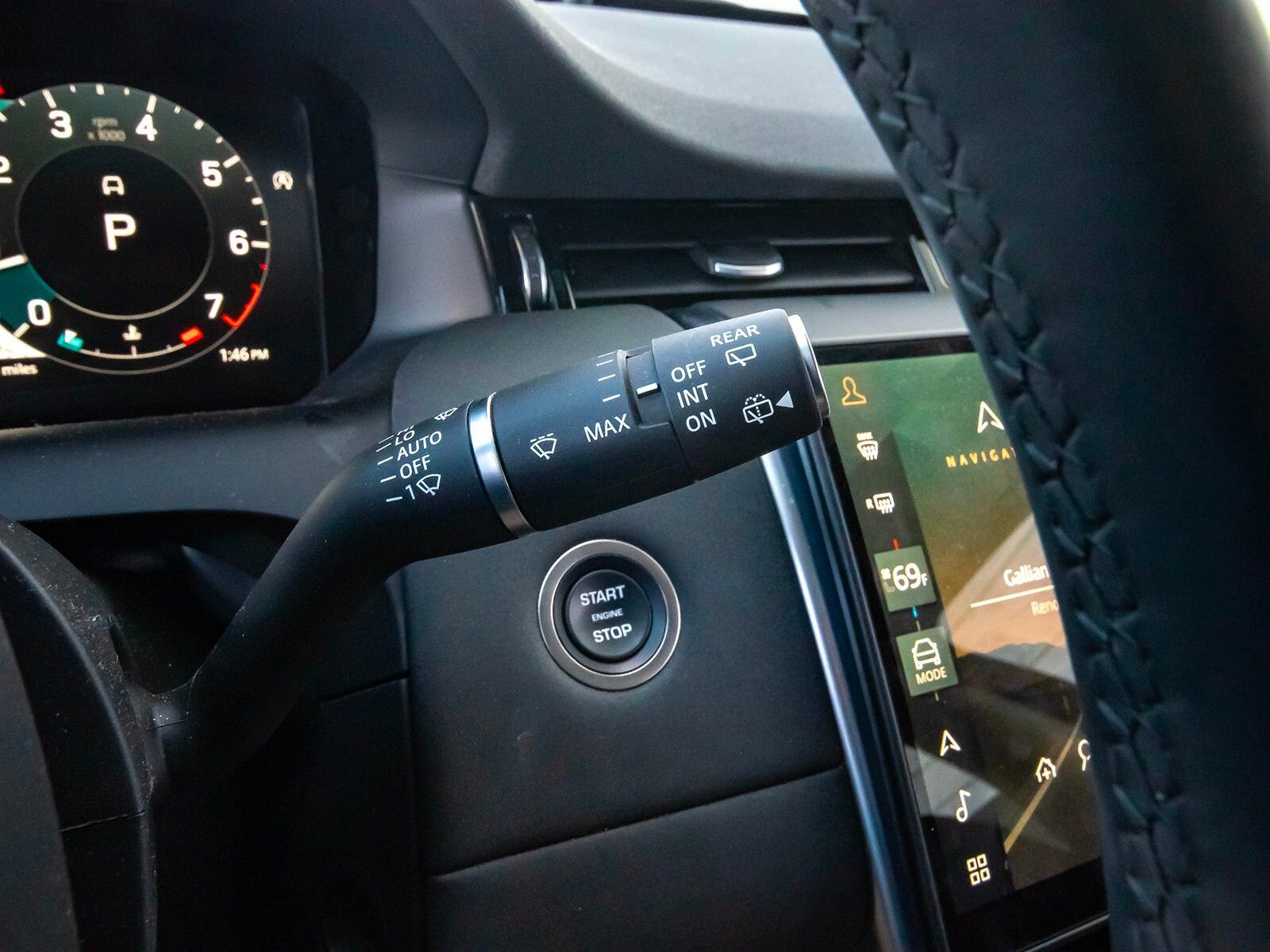 Used 2025 Land Rover Discovery Sport S image 14