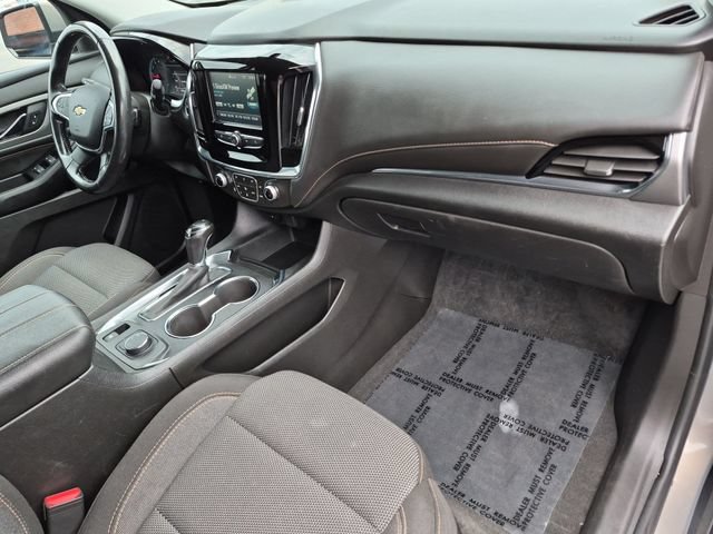 Used 2018 Chevrolet Traverse LT w/ LPO, Floor Liner Package FWD image 28