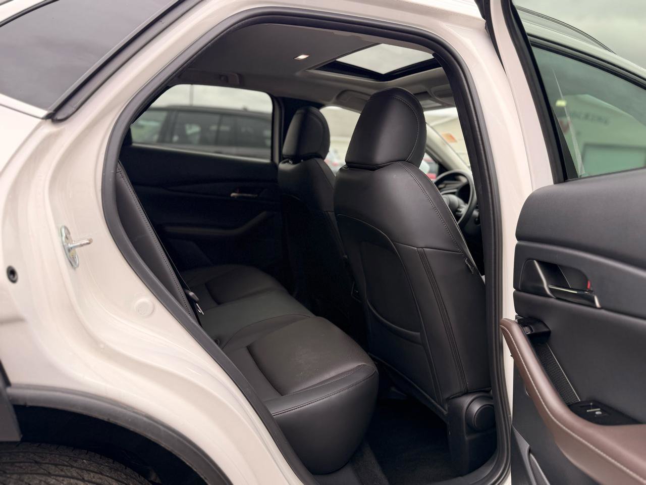 Used 2023 MAZDA CX-30 AWD 2.5 S w/ Premium Package image 17