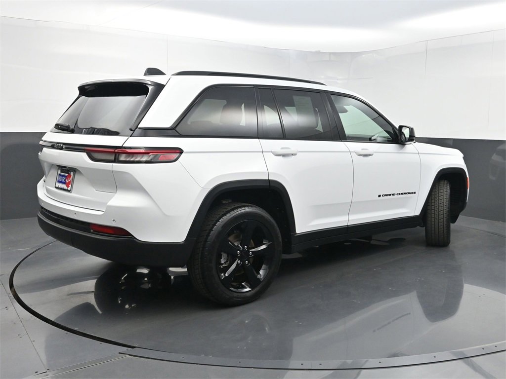Used 2022 Jeep Grand Cherokee Altitude image 26