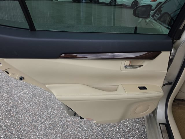 Used 2013 Lexus ES 350 w/ Luxury Pkg FWD image 13