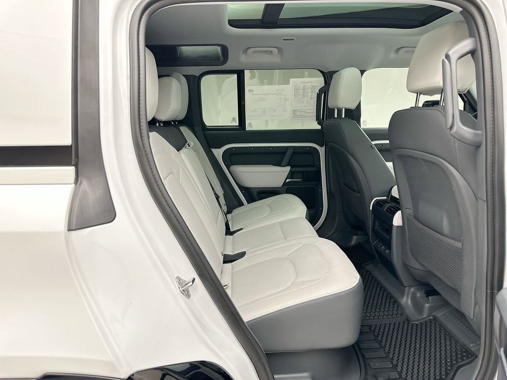 Certified 2025 Land Rover Defender 110 X-Dynamic SE image 19