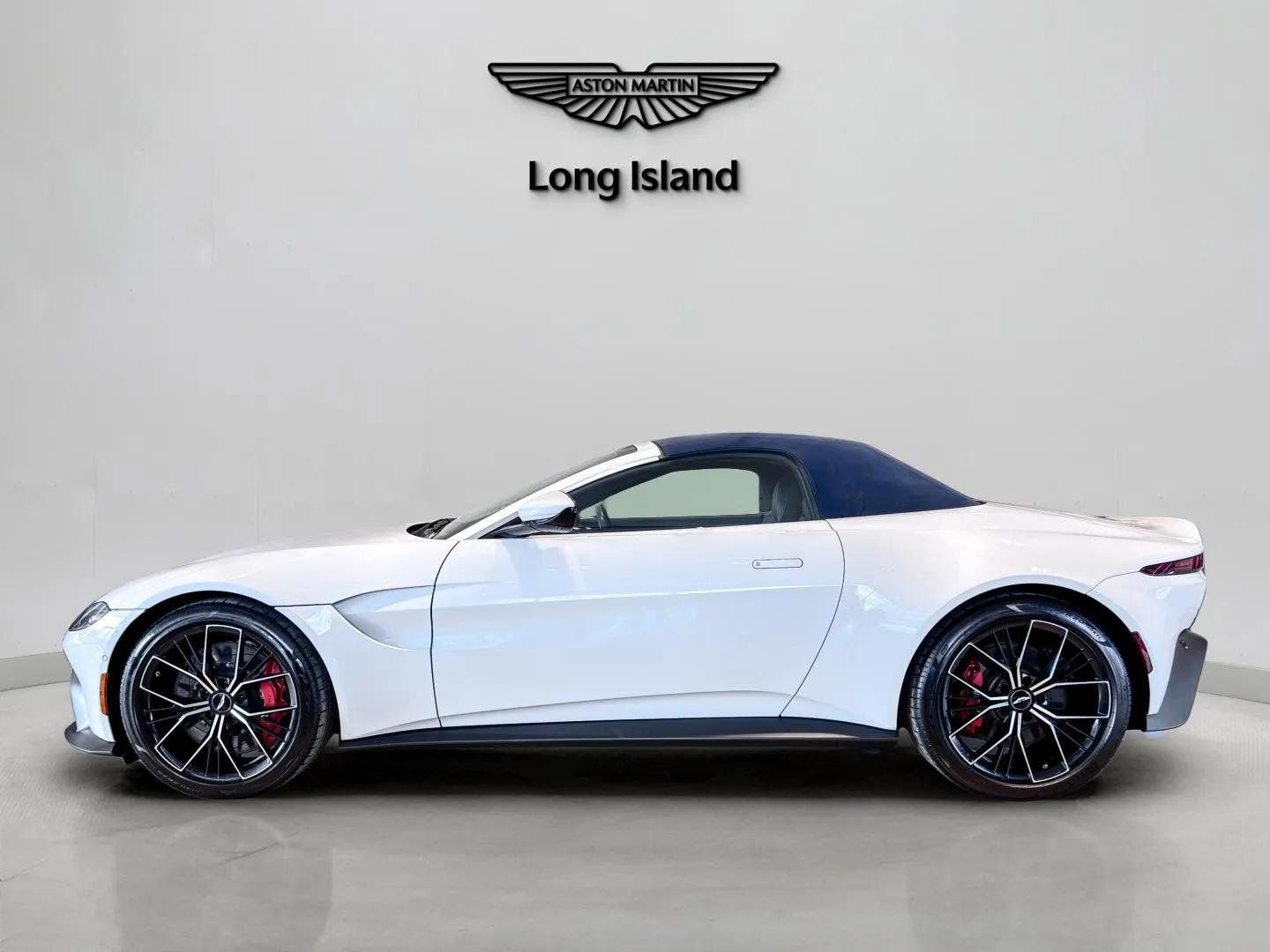 Used 2023 Aston Martin V8 Vantage Roadster image 12