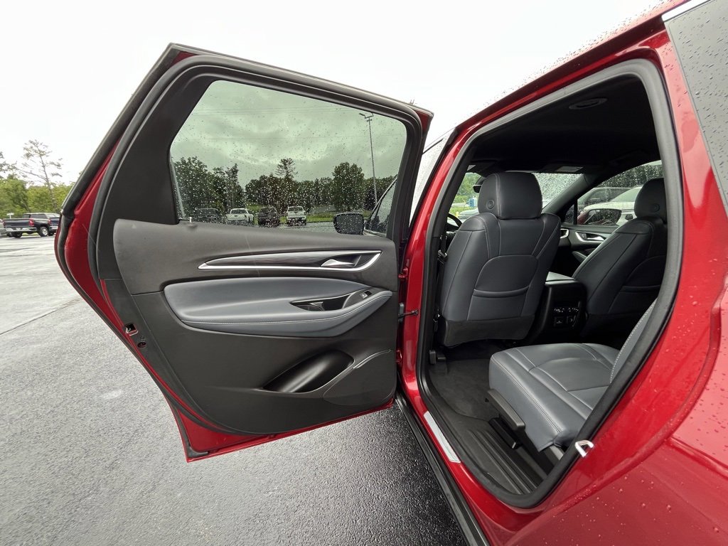 Used 2024 Buick Enclave Premium image 13