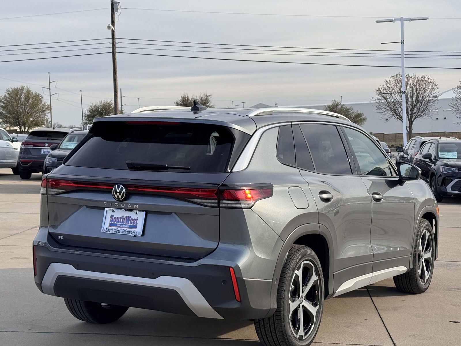 New 2026 Volkswagen Tiguan SE FWD image 5
