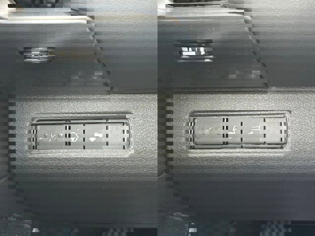 New 2025 Nissan Pathfinder SL w/ Black Appearance Package image 31