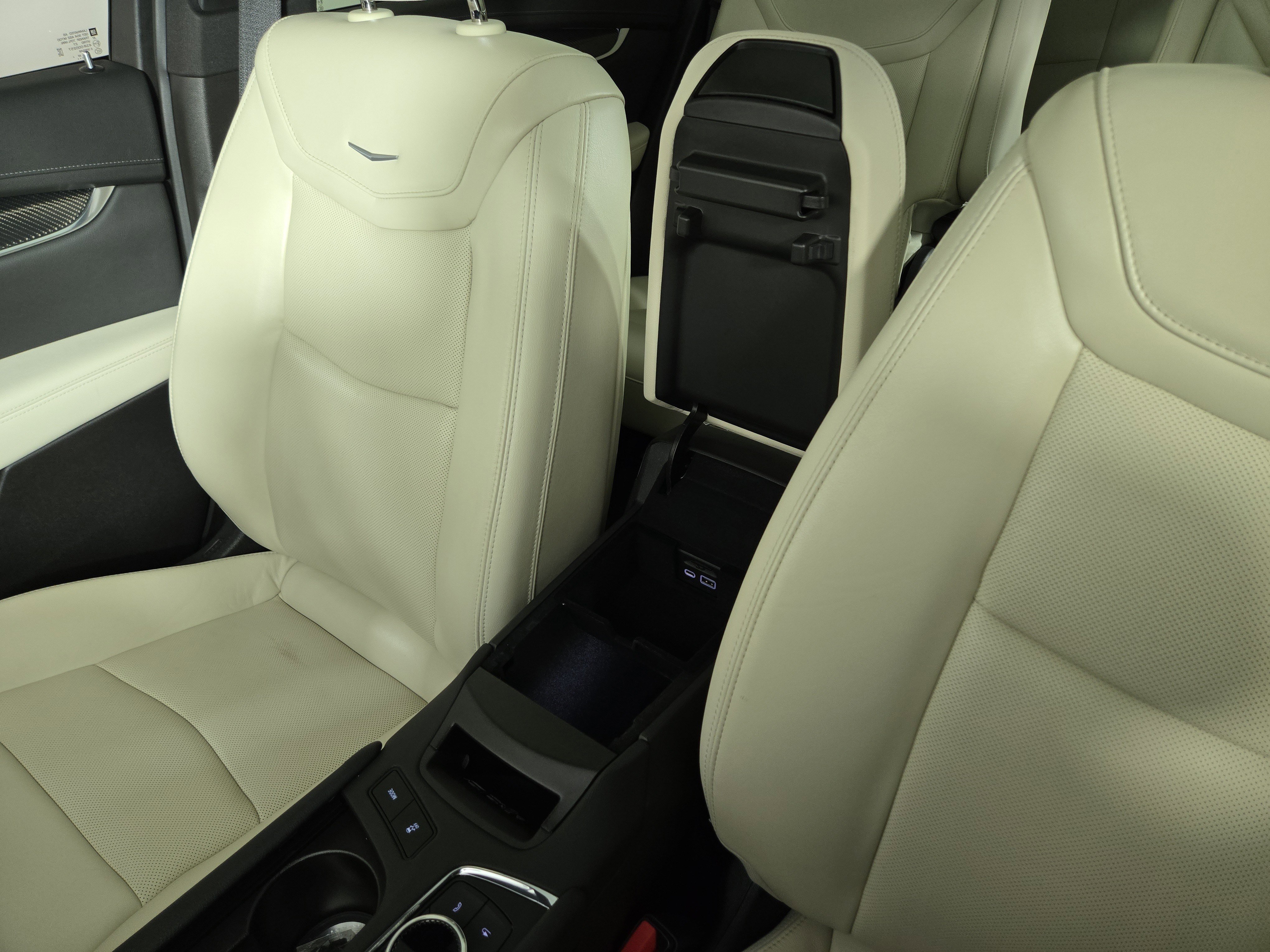 Used 2023 Cadillac XT6 Sport w/ Technology Package image 30