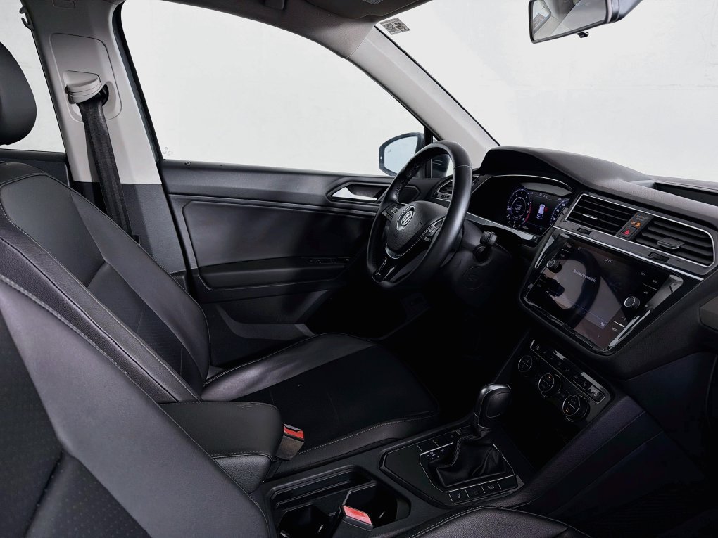 Used 2019 Volkswagen Tiguan SEL FWD image 31