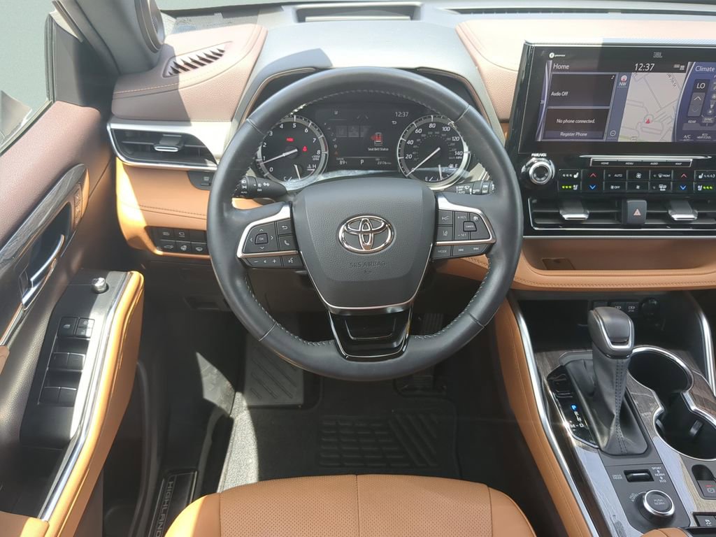 Used 2020 Toyota Highlander Platinum image 12