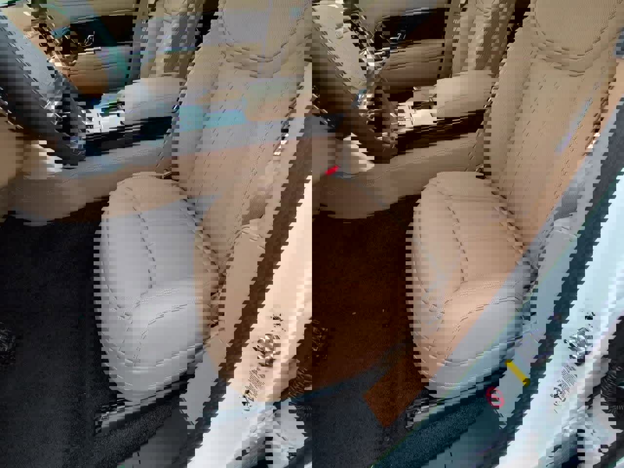 New 2026 Land Rover Range Rover Long Wheelbase SE image 13