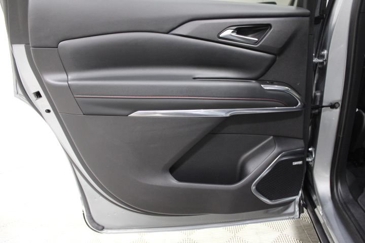 Used 2025 Chevrolet Traverse RS AWD/4WD image 22