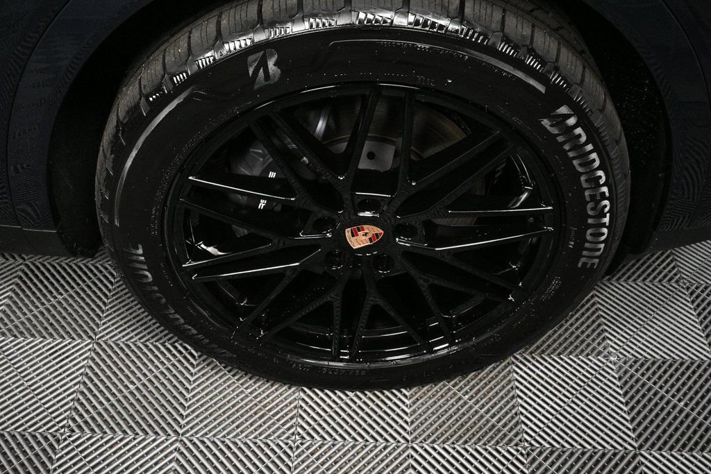 Certified 2026 Porsche Cayenne Coupe AWD/4WD image 39