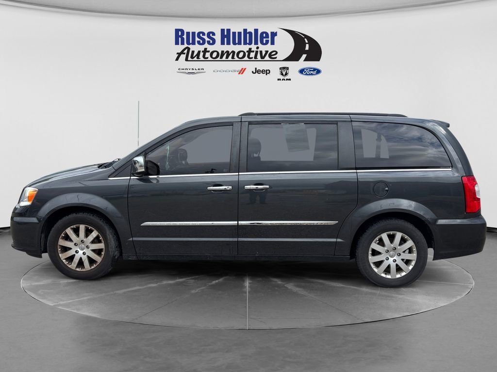 Used 2011 Chrysler Town & Country Touring-L w/ Entertainment Group #2 FWD image 2