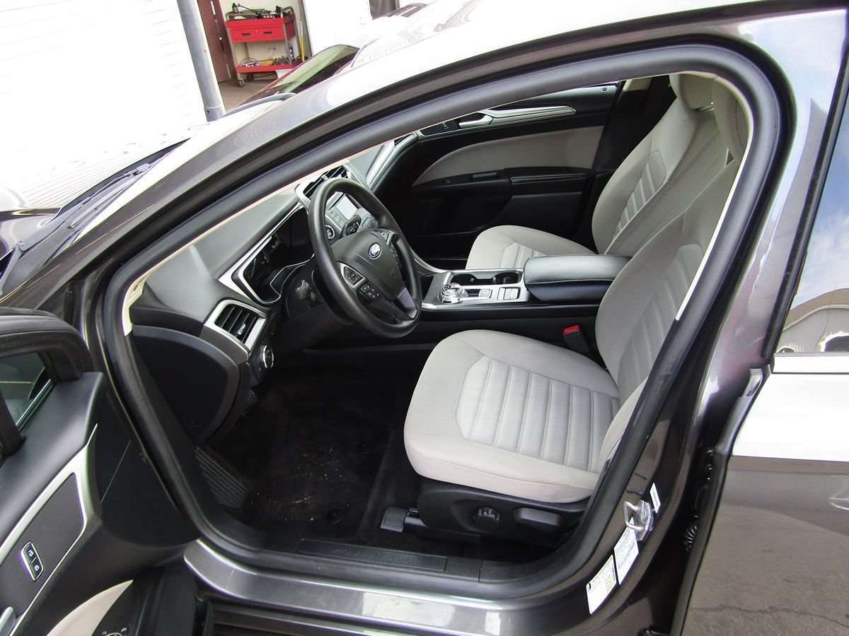 Used 2018 Ford Fusion S FWD image 4
