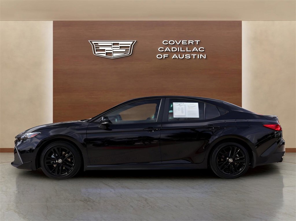 Used 2025 Toyota Camry SE w/ Convenience Package image 2