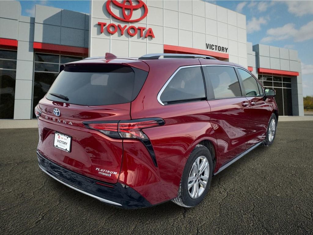Used 2021 Toyota Sienna Platinum image 3