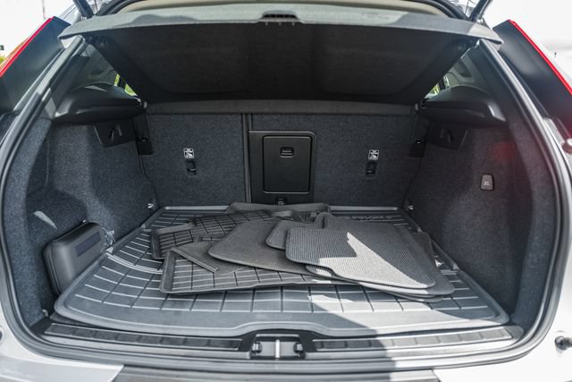 Certified 2023 Volvo XC40 B5 Ultimate w/ Protection Package Premier AWD/4WD image 12