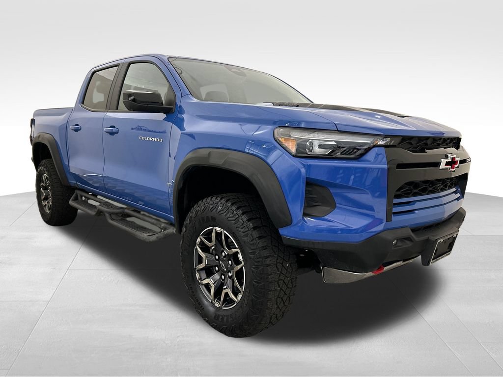 Used 2025 Chevrolet Colorado ZR2 w/ Technology Package AWD/4WD image 9