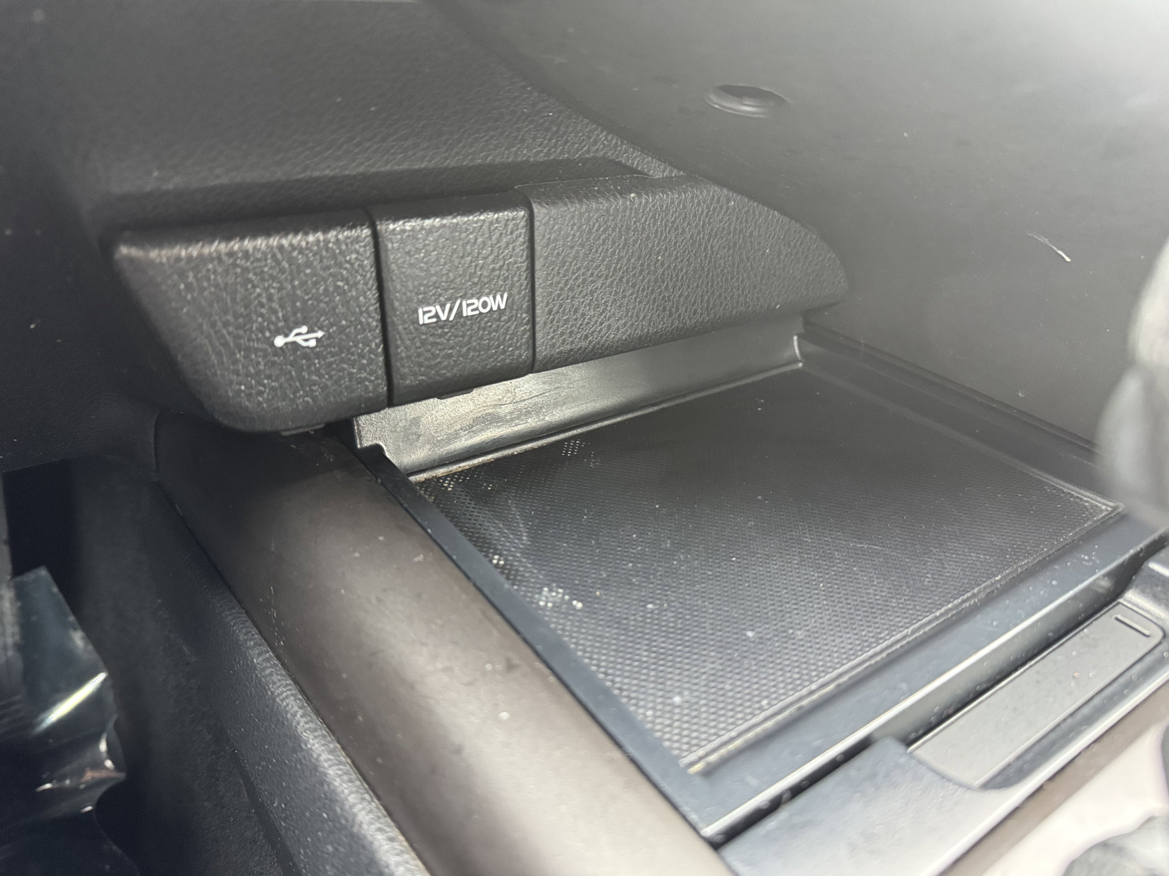 Used 2021 Toyota Camry LE image 6