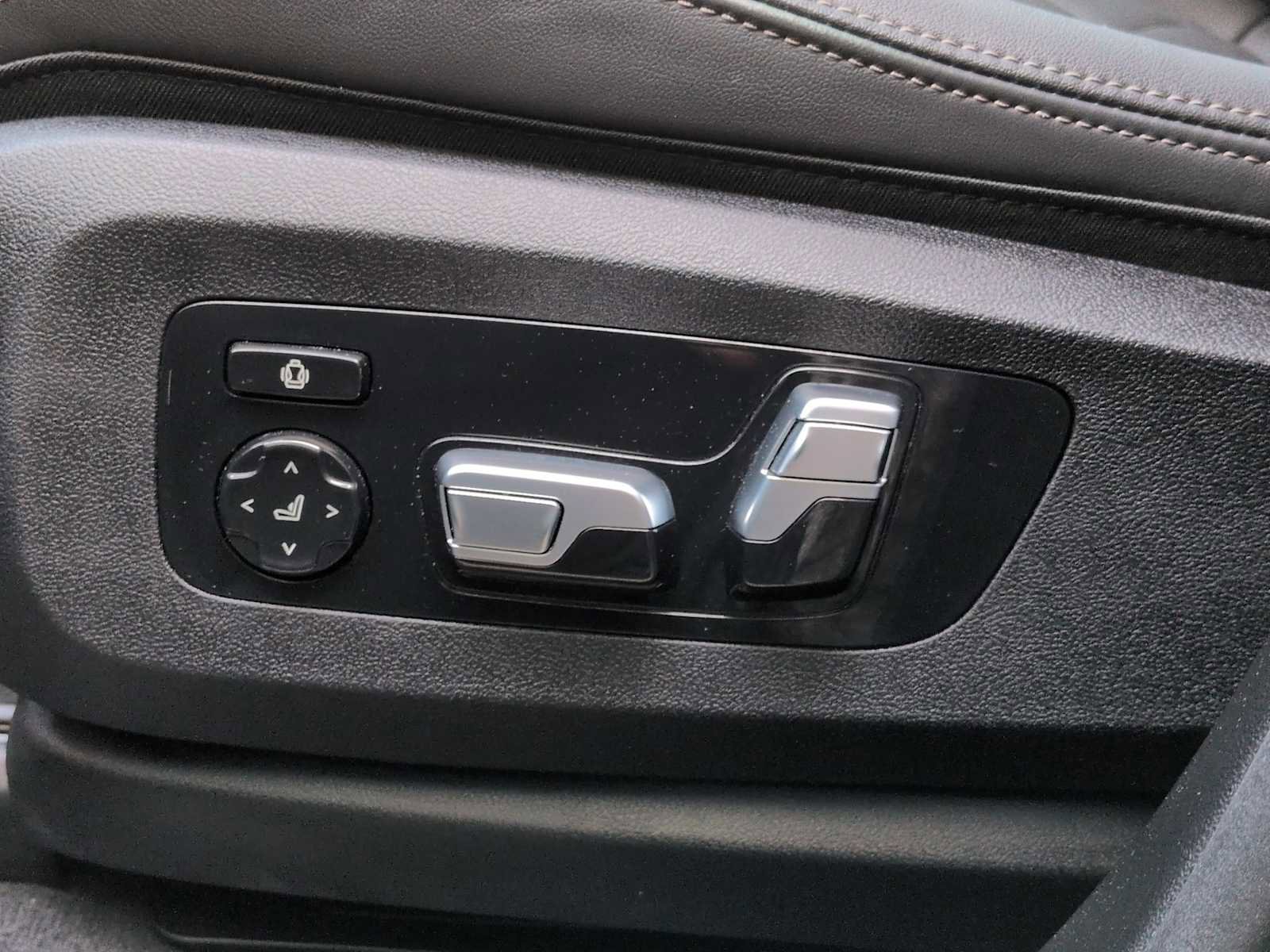 Used 2024 BMW X7 xDrive40i image 18