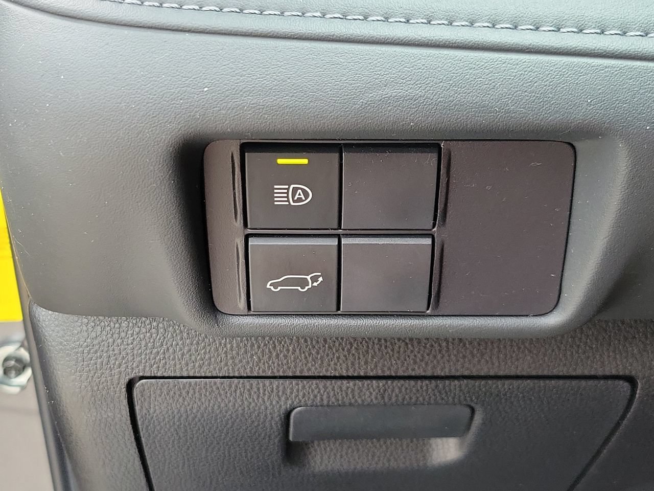 Used 2022 Toyota Highlander LE FWD image 32