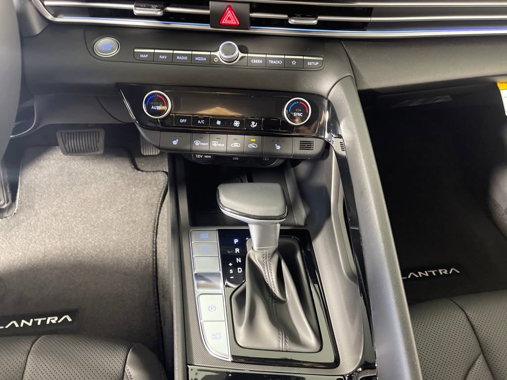 New 2025 Hyundai Elantra Limited image 16