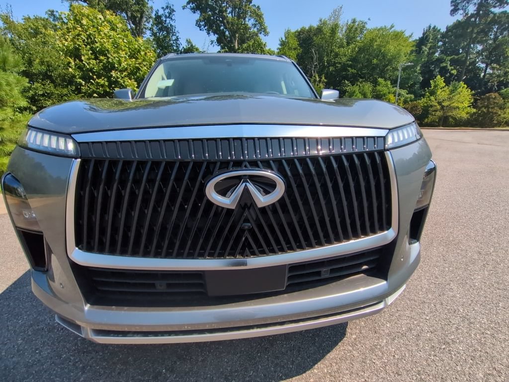 New 2027 INFINITI QX80 Luxe RWD image 3