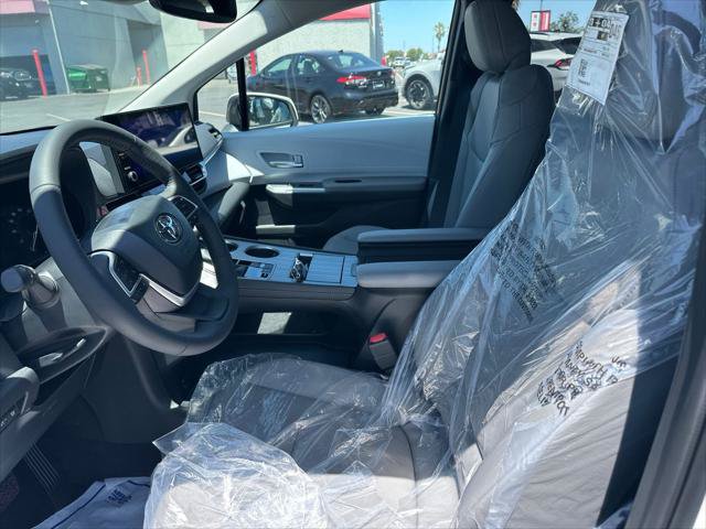 Used 2026 Toyota Sienna XLE FWD image 5