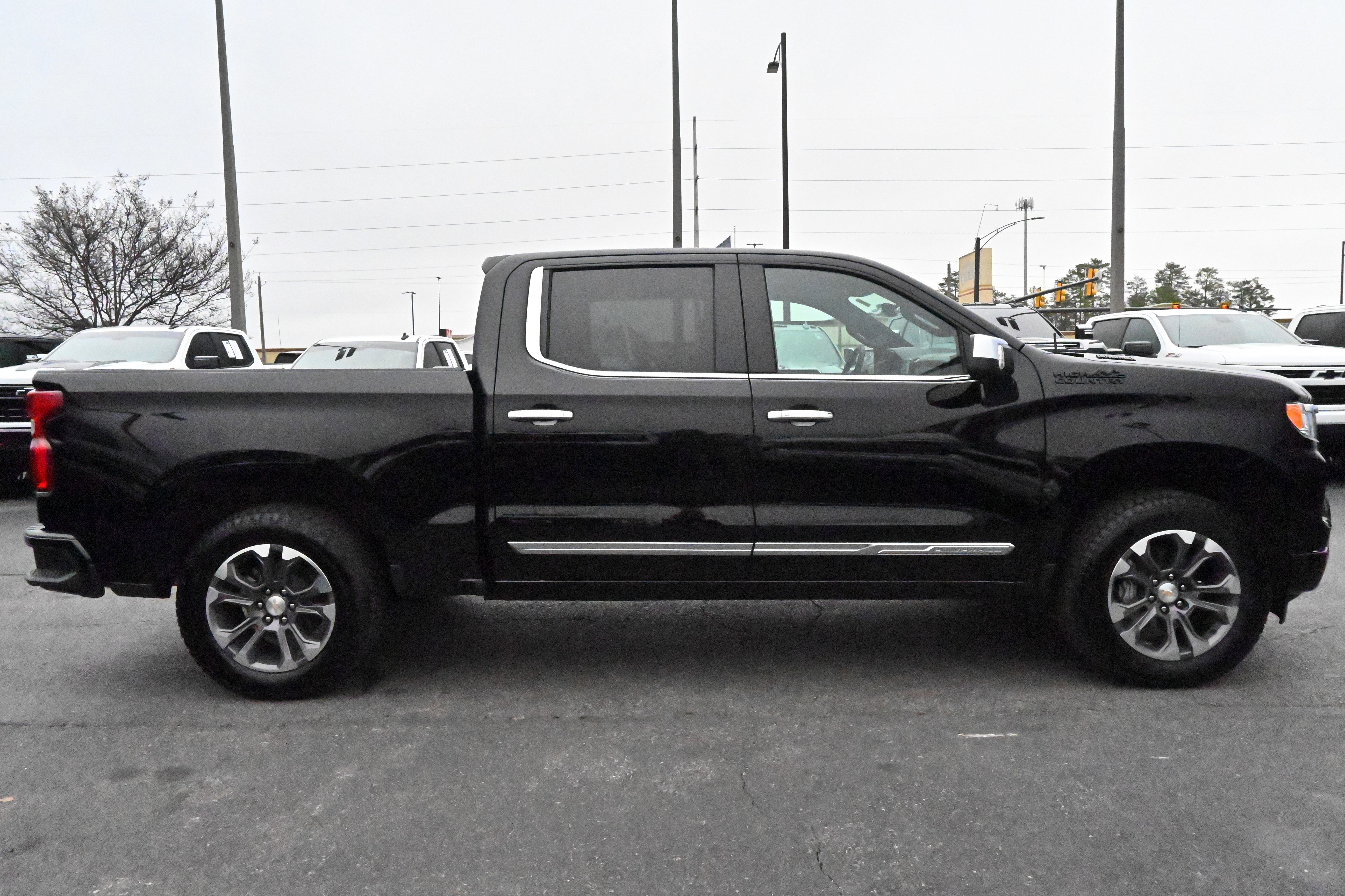 Used 2025 Chevrolet Silverado 1500 High Country w/ Technology Package image 18