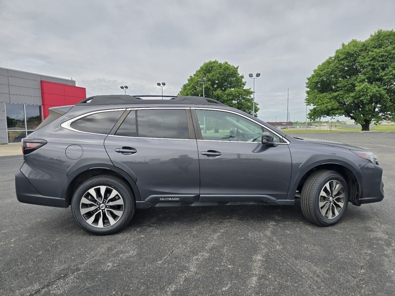 Used 2023 Subaru Outback Limited AWD/4WD image 18