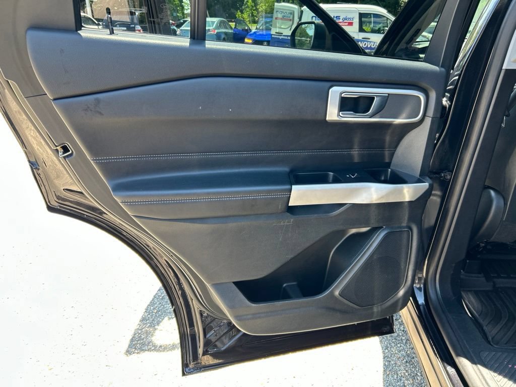 Used 2020 Ford Explorer XLT w/ Equipment Group 202A AWD/4WD image 21