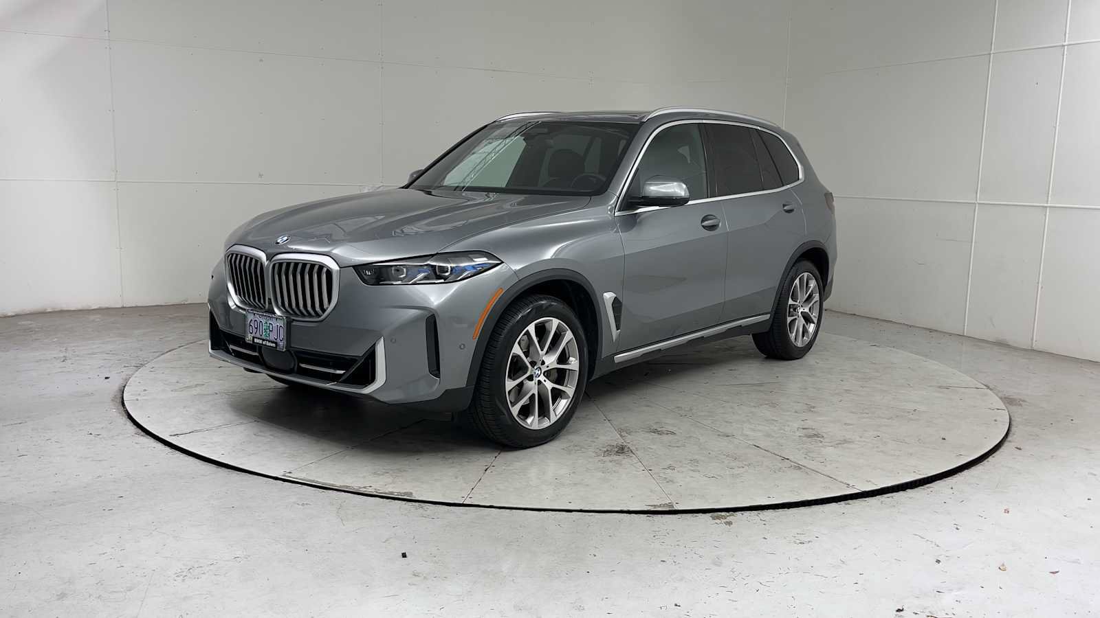 Used 2024 BMW X5 xDrive40i w/ Premium Package AWD/4WD image 4