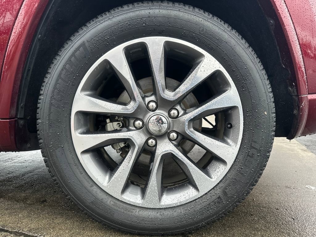 Used 2017 Jeep Grand Cherokee Overland w/ Jeep Active Safety Group image 28