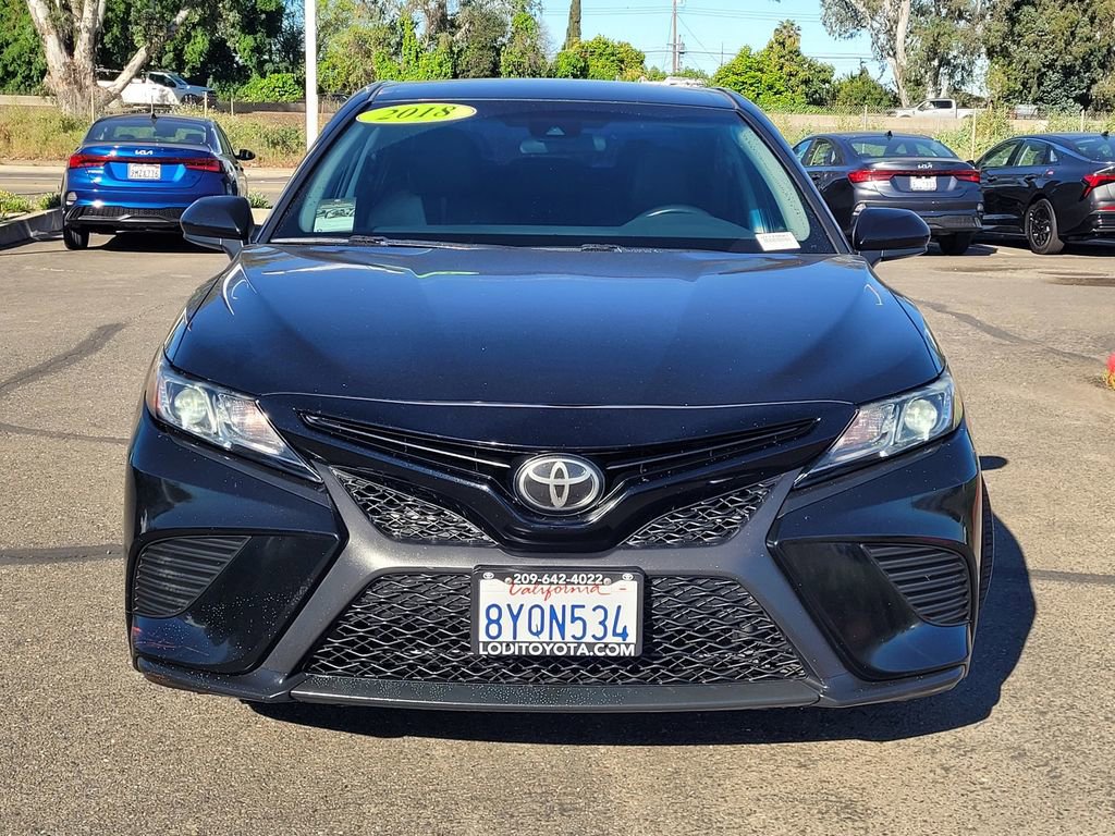 Used 2018 Toyota Camry SE image 2