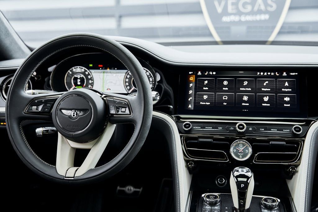 Used 2025 Bentley Flying Spur Plug-In Hybrid image 60