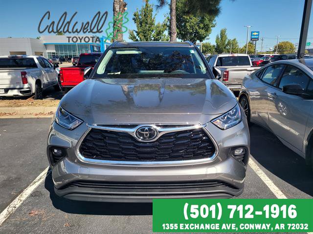 Used 2026 Toyota Highlander Limited AWD/4WD image 2