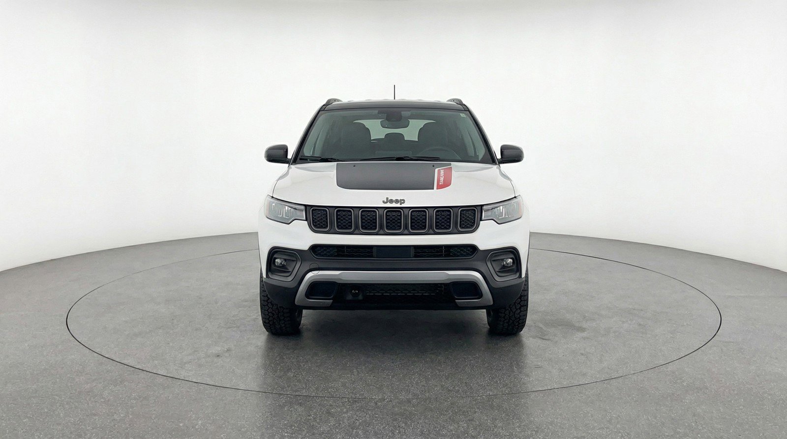 Used 2025 Jeep Compass Trailhawk image 2