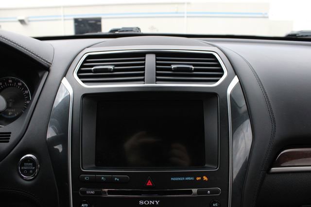 Used 2018 Ford Explorer Platinum AWD/4WD image 16