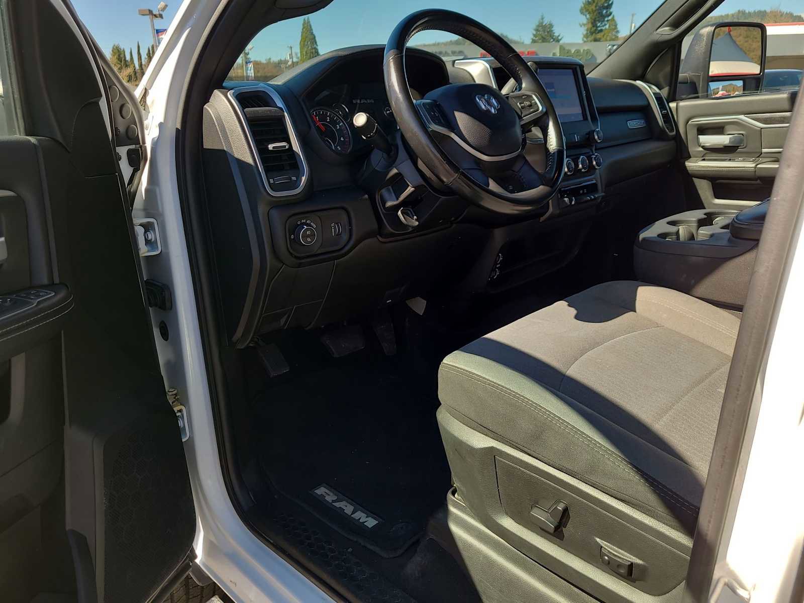 Used 2024 RAM 3500 Big Horn image 10