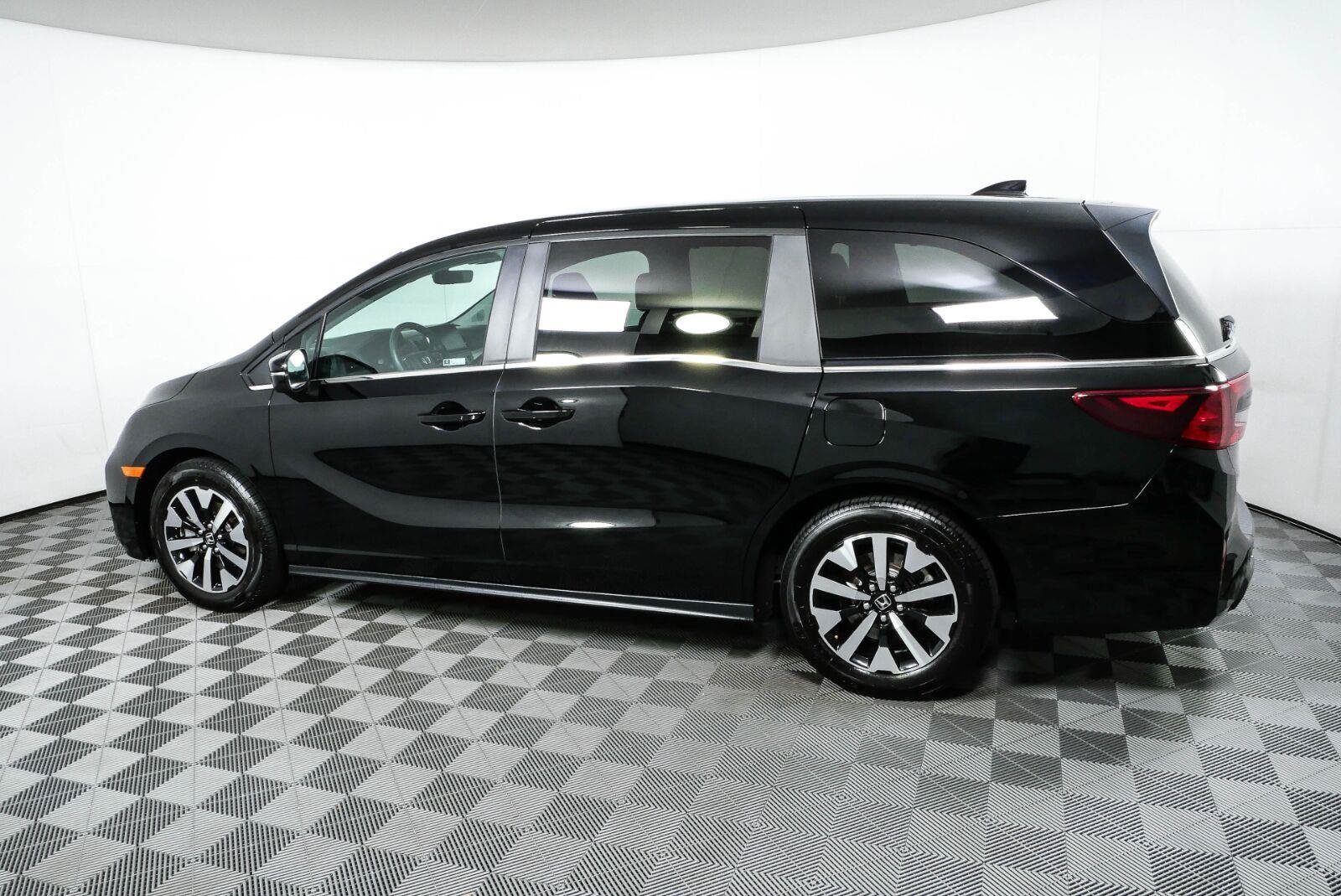 Used 2025 Honda Odyssey EX-L image 24