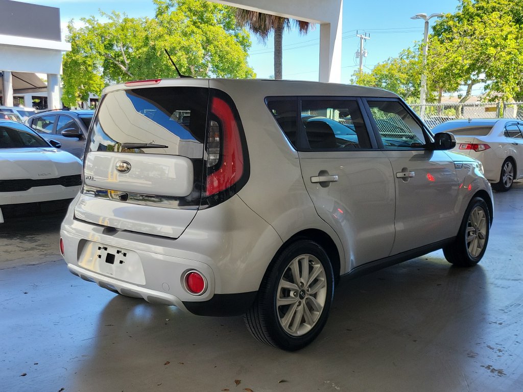 Used 2017 Kia Soul + w/ Primo Package FWD image 6