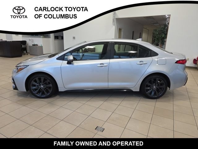 Used 2025 Toyota Corolla SE w/ Convenience Package FWD image 3