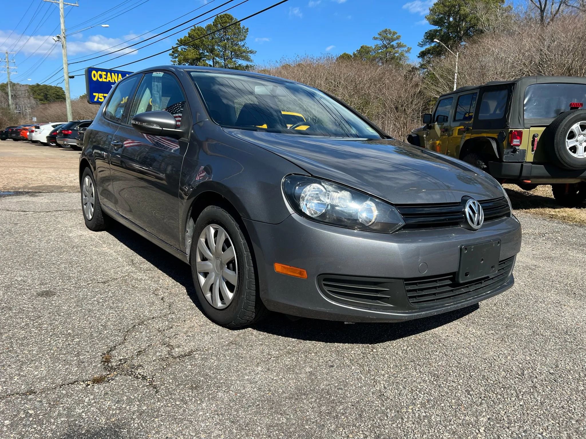 Used 2013 Volkswagen Golf 2-Door image 3