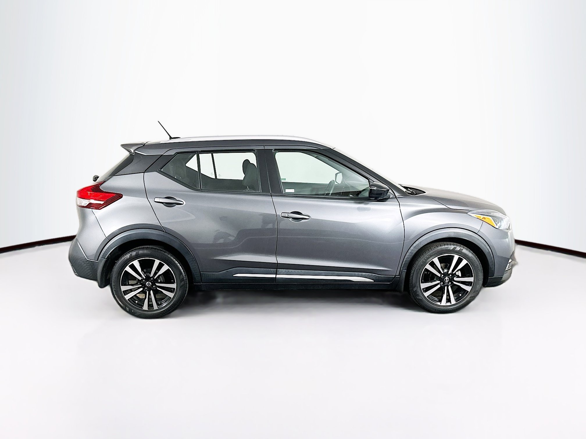 Used 2020 Nissan Kicks SR FWD image 10