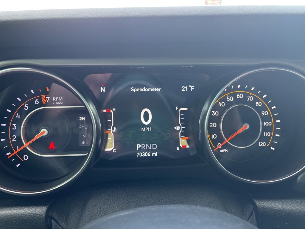 Used 2020 Jeep Wrangler Unlimited Sahara w/ Dual Top Group AWD/4WD image 23