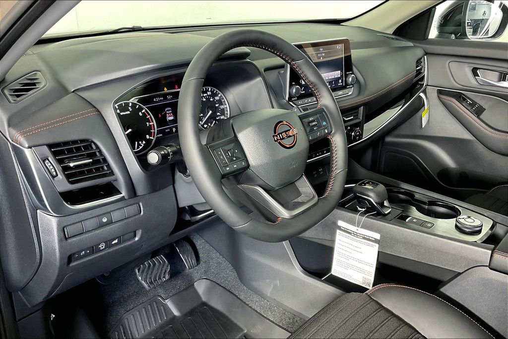 Certified 2025 Nissan Rogue SV image 9