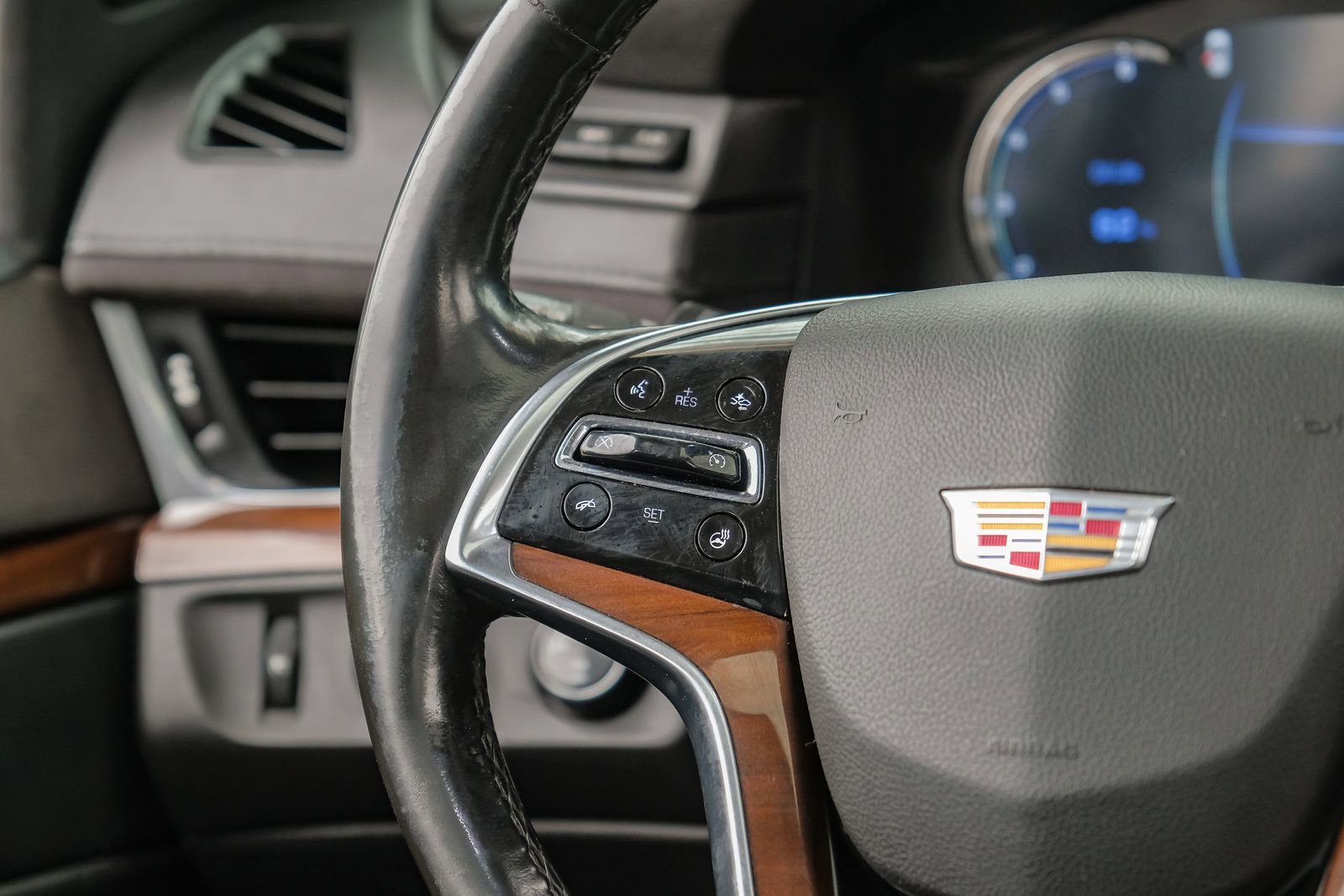 Used 2017 Cadillac Escalade ESV Luxury AWD/4WD image 19