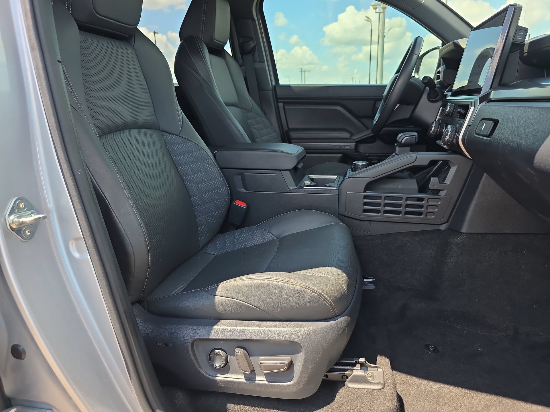 Used 2025 Toyota 4Runner TRD Off-Road Premium AWD/4WD image 15